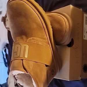 Lightly worn UGG BOOTS YOUTH SIZE 4